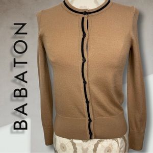 Aritzia Babaton women’s 100% Merino wool cropped cardi in beige/black in Small